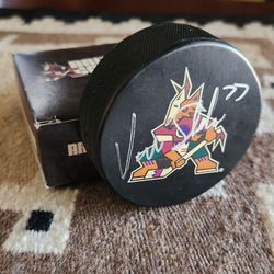 Arizona Coyotes Victor Soderstrom #77 Signed Kachina Puck With COA From Team 