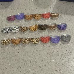 20 women plastic ring assorted mix