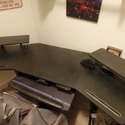 Ergonomic Studio Desk