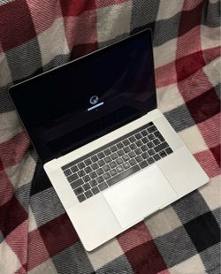 Apple MacBook Pro 15" i7 + Apple Magic Mouse 2