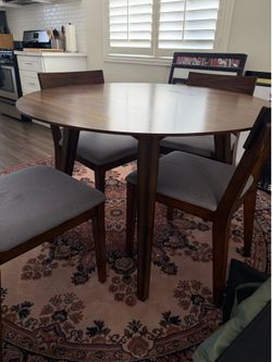Round Table and 4 Chairs
