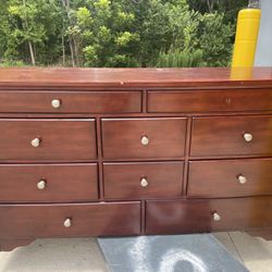 Queen Bedroom Set $375
