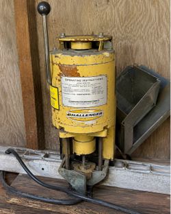 Challenger Heavy-Duty Commercial Door Equipment / Operator
