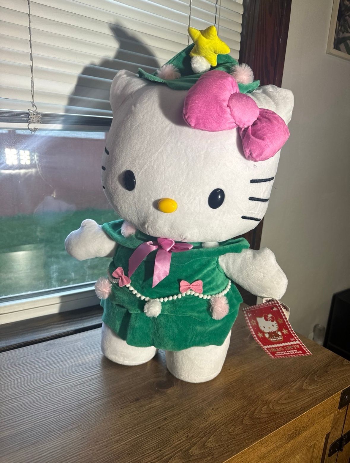 Hello Kitty Christmas Greeter