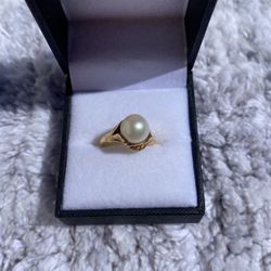 14k Gold And Pearl Ring