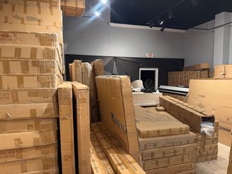 Furniture store closing