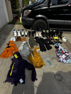 SNOW BOARDS AND STUFFS AVAILABLE