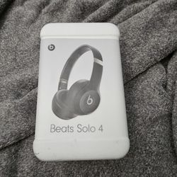 Beats Solo 4, brand new, open box