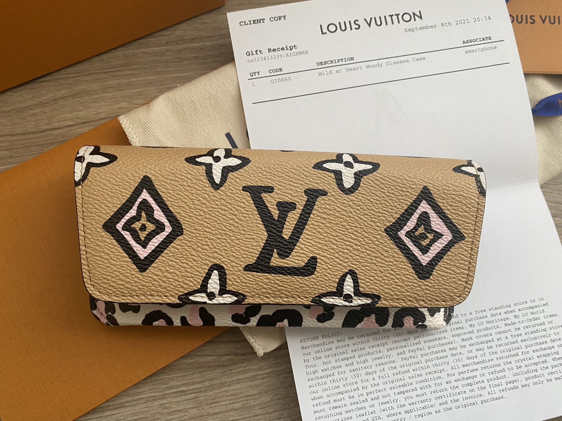 Louis Vuitton Etui Lunettes Wild at Heart Arizona in Leather with