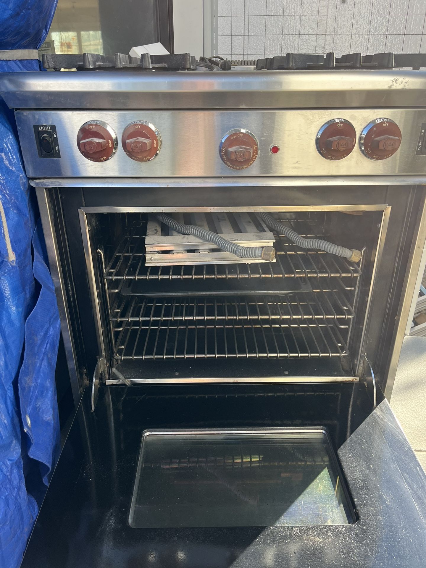 30in Wolf Gas Stove And Hood