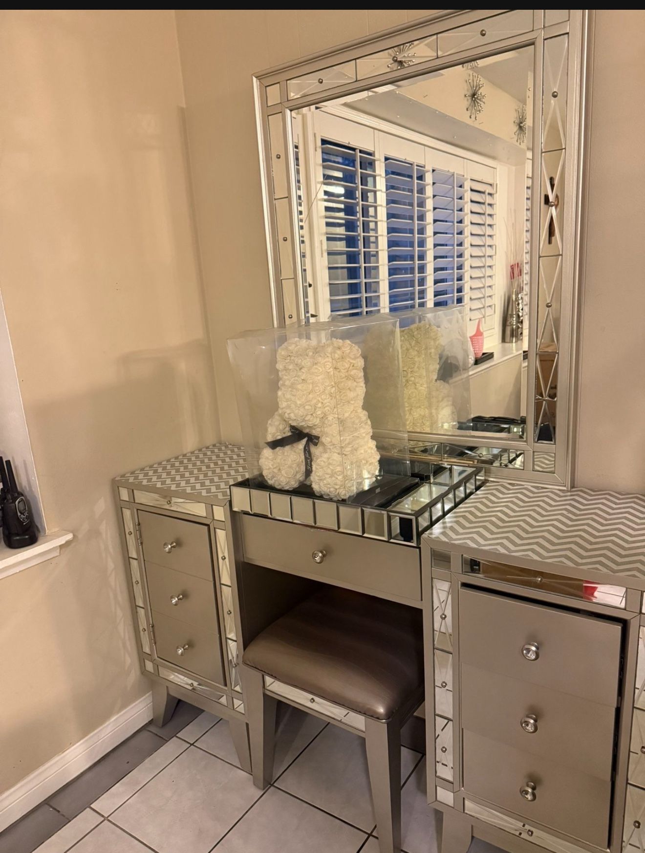 π Mirror Vanity With Stool π