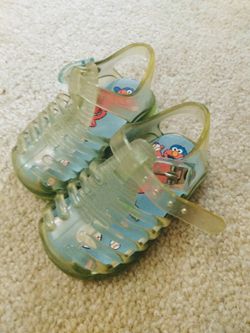 Infant shoes $2