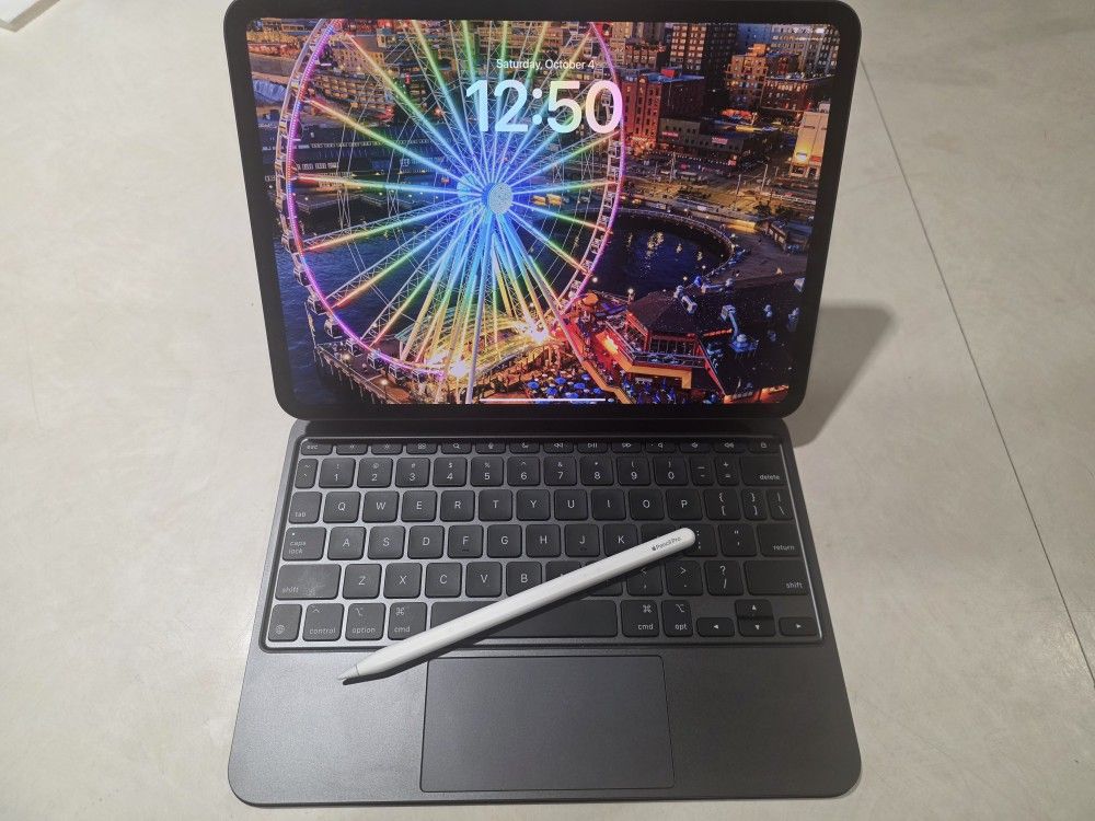 iPad Pro M4 256gb. With Apple Keyboard & Pencil Pro