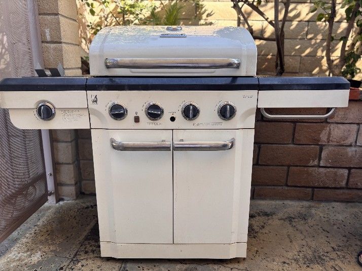Kenmore BBQ Grill In Great Clean Condition