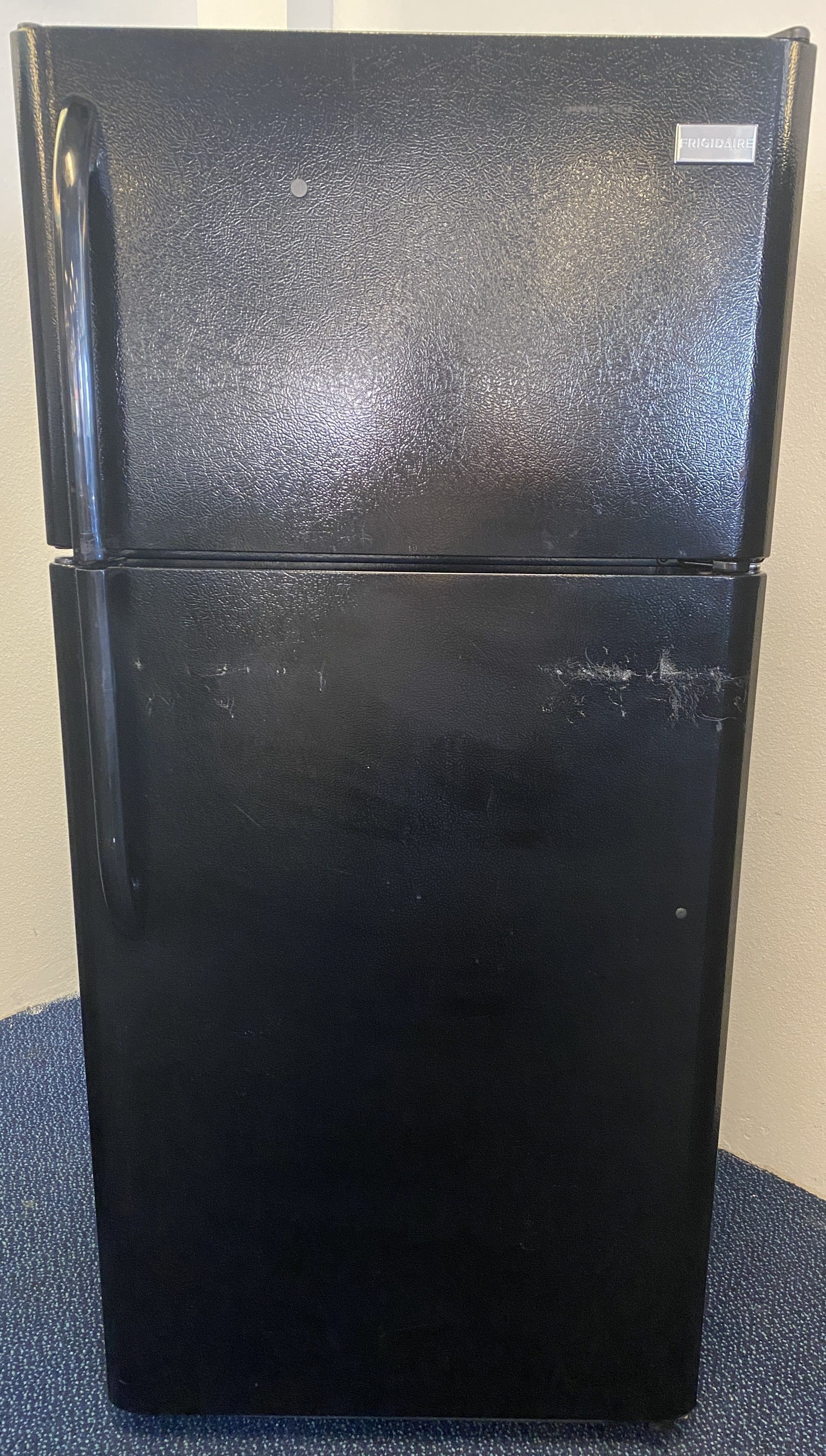 Black Frigidaire Top Freezer Refrigerator (1-0111)