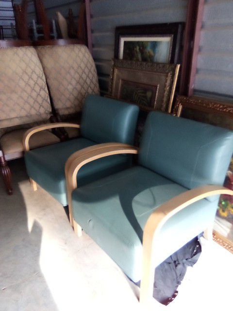 ** TWO VERY NICE ACCENT CHAIRS AND OTTOMAN ** READ DESCRIPTION** $250 OBO