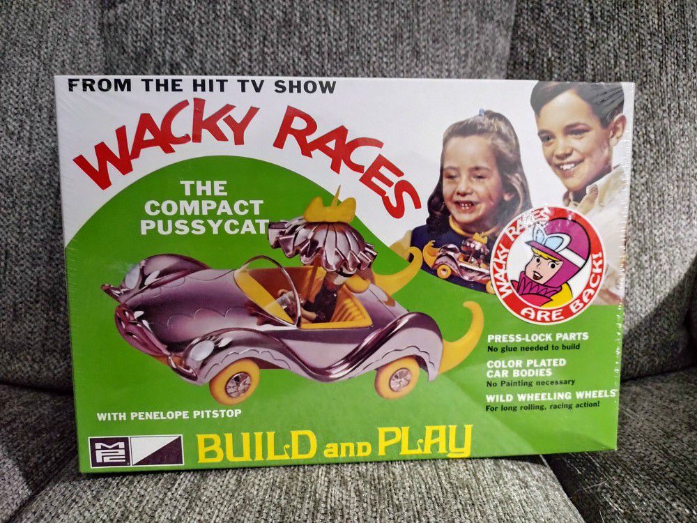 Wacky Races The Compact Pussycat Model Kit