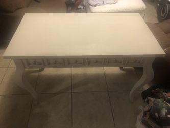 BED BATH & BEYOND White Vintage Wood Desk
