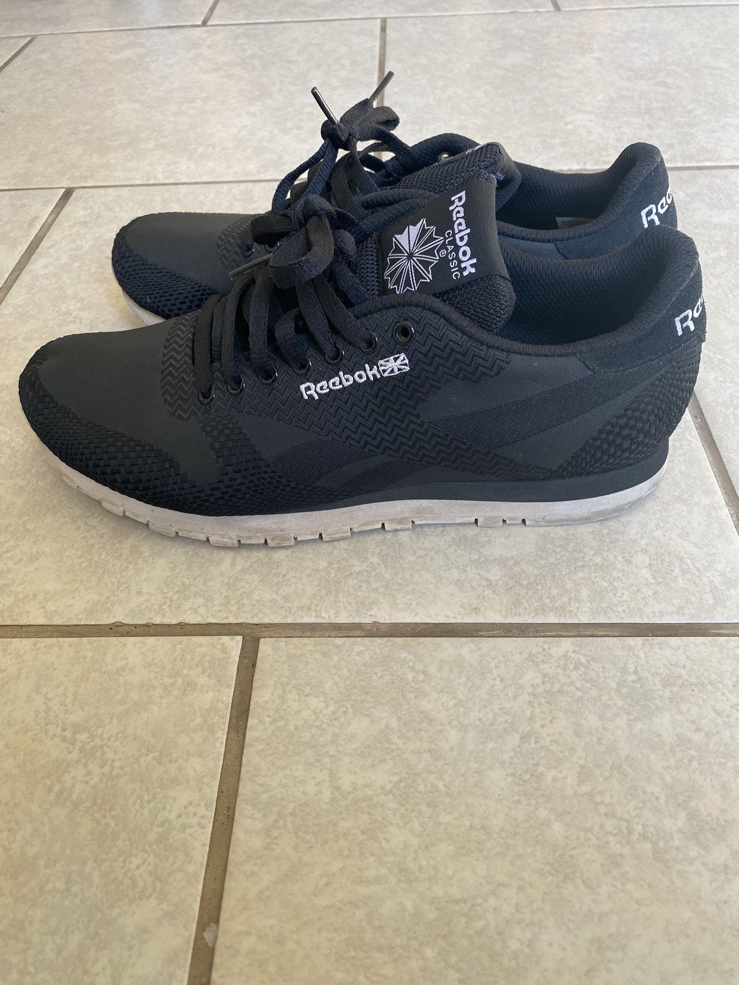 10.5 Reebok Classics Like New