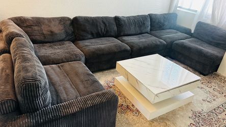 Grey Sectional Couch! Smoke and Pet free House