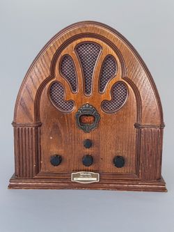 Welbilt Collector's Edition Cathedral Radio