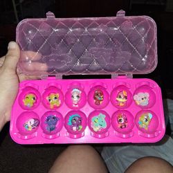 Hatchimals Colleggtibles Carrying Case with 12 Figures