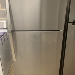 Whirlpool Used 33” Top Freezer Fridge Stainless Steel Working Perfectly 4 Months Warranty 