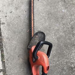 Electric hedge trimmer