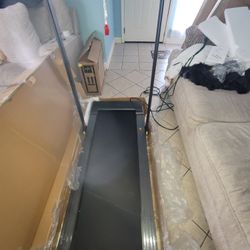 FOLDING TREADMILL! NEW IN BOX! BIG
HEAVY DUTY! INCLINE!
CAMINADORA CON INCLINACION! GRANDE! NUEVA!