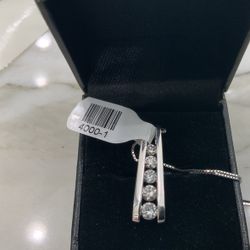 Genuine Diamond Pendant 1 Full Carat TW 14kt White Gold VVSI G Color Stones Excellent High Retail Item With 14kt W/G Chain 