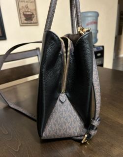 New Michael Kors Purse