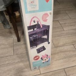 New Girl Play Yard NEED GONE ASAP 