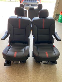 2025 Chevy Traverse RS leather middle and rear seats