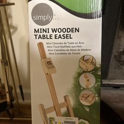 Table Easel And 5 Canvases 