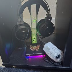 Razer Nari Ultimate, Aerox Wireless Mouse, Headphone Stand 