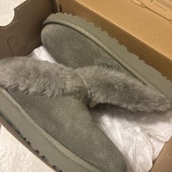 New UGGs Size Women’s 7