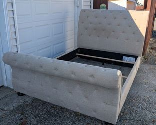 Queen Bedframe