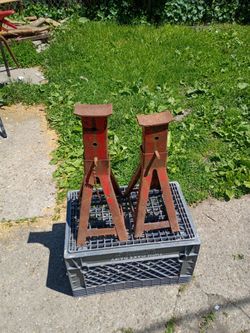 Vintage 80s metal car jack stand. U.S.A steel