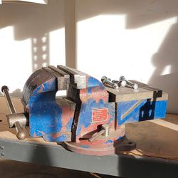 Bench Vise - Pittsburgh 6 inch bench vise with swivel base.