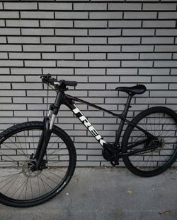 Trek mountain bike size adult small Wheels 27.5 Speeds 21 Hydraulic disc brakes