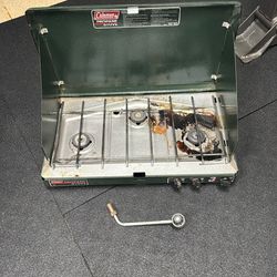 🔥 Coleman 3-Burner Propane Stove – Reliable & Ready for Action