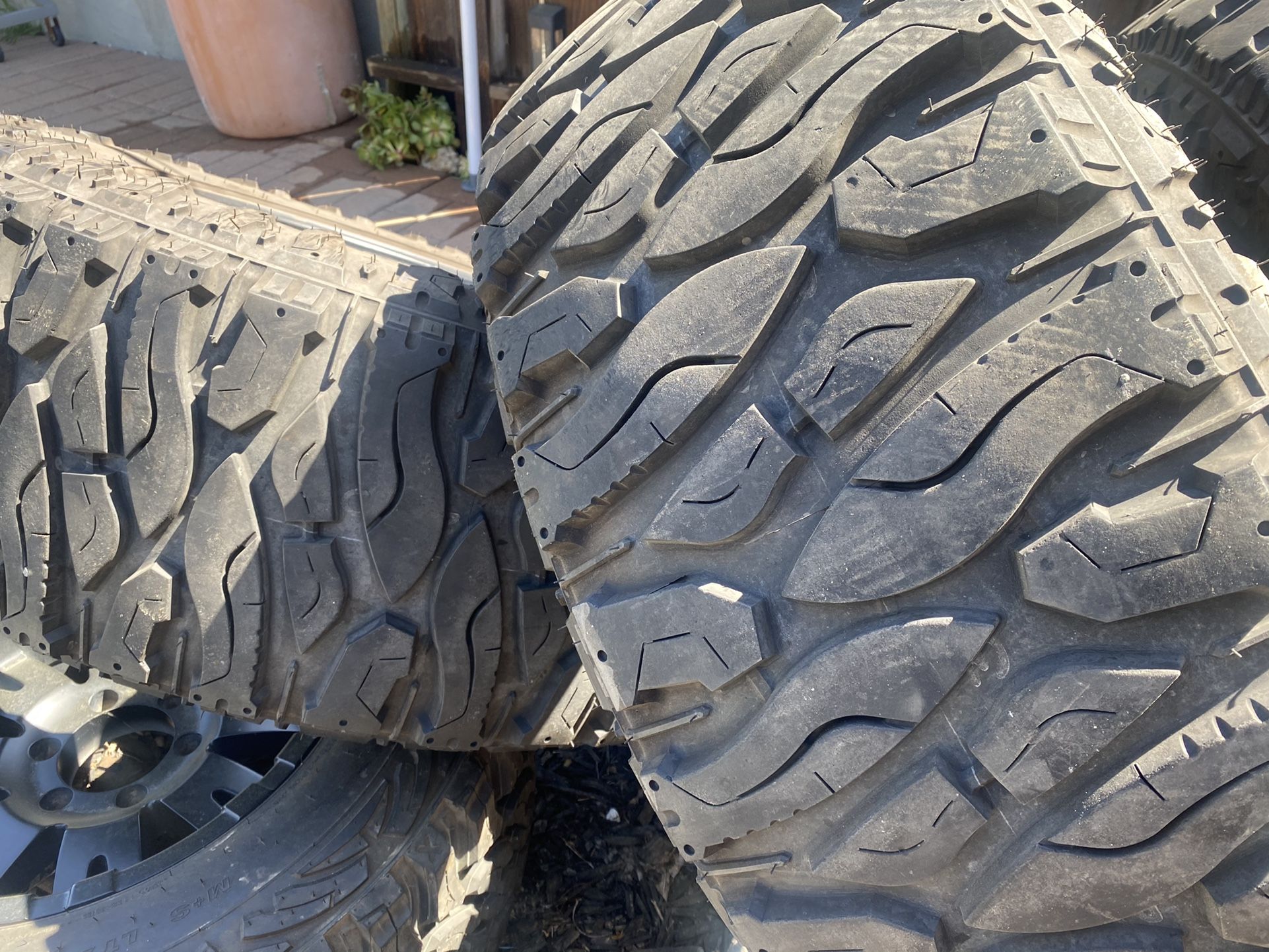 (4) Atturo 40x14.5R22 Trail Blade tires (2 Like New Tread 90%)