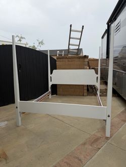 Broyhill King Size 4 Poster Bed