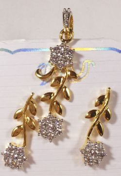 Beautiful cubic zirconia pendant and earrings set