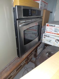 Free G E profile oven in exelent working condition