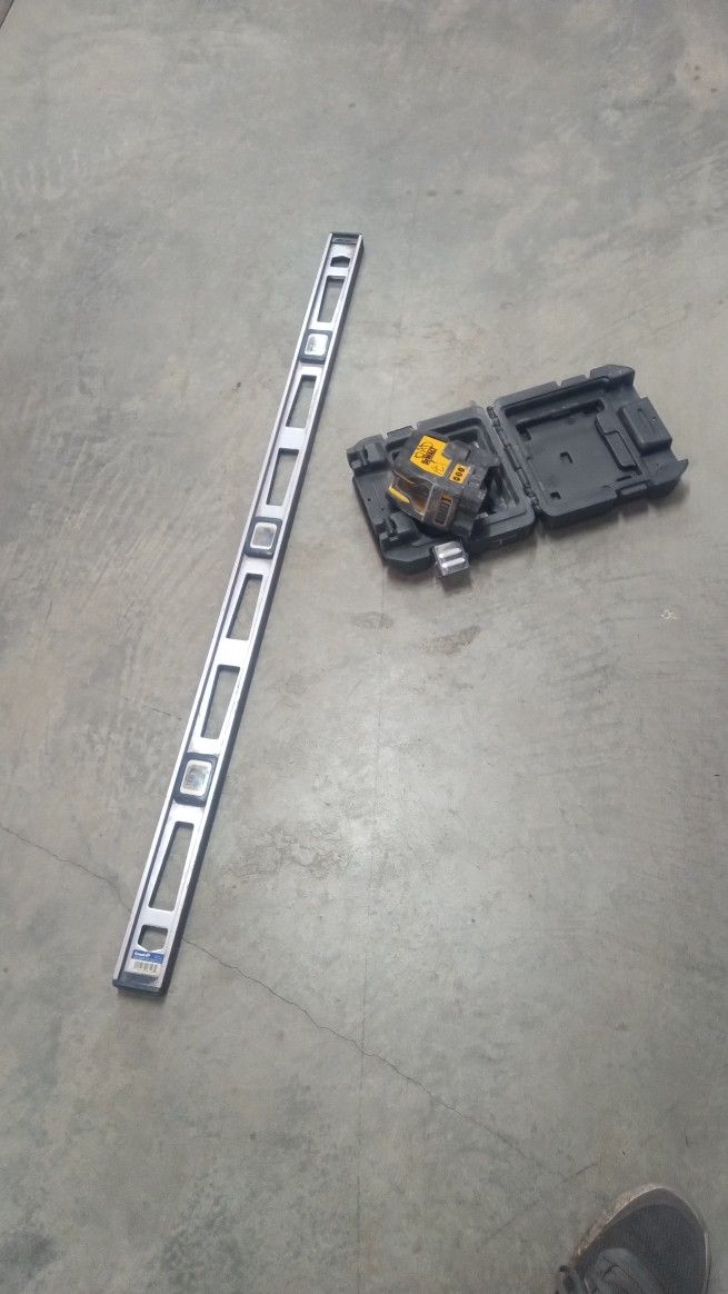 DeWalt Laser With Level And Clamps
