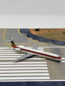 1/400 Dragon wings Continental McDonnell Douglas MD-80 (NO BOX)