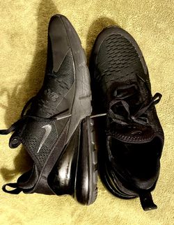 Women’s Black Nike Air max 270s Size 9.5 