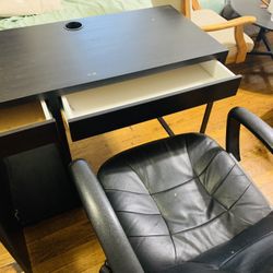 Desk With Chair 