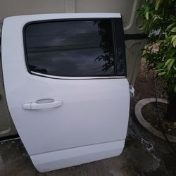2016-2022 CHEVROLET COLORADO CREW CAB RIGHT REAR DOOR.. COMPLETE